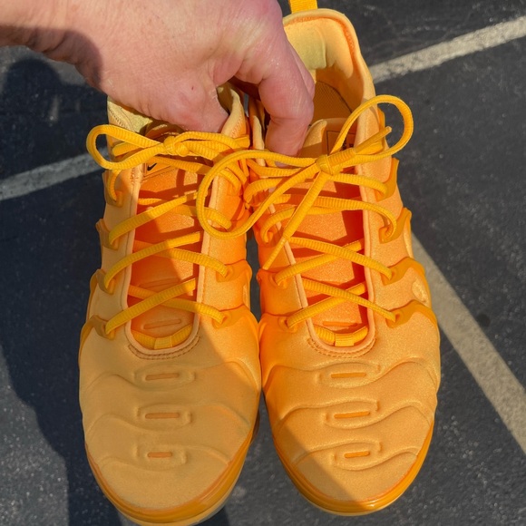 Nike Air Vapormax Plus Laser Orange [CW7011-800] Womens Size 11 - Picture 2 of 8